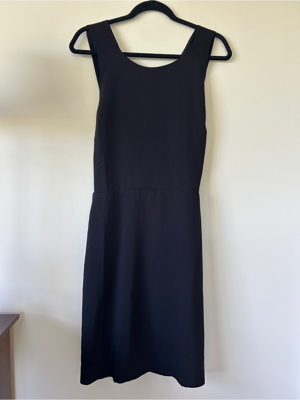 LOFT Black Sleeveless Scoop-Neck Sheath Dress